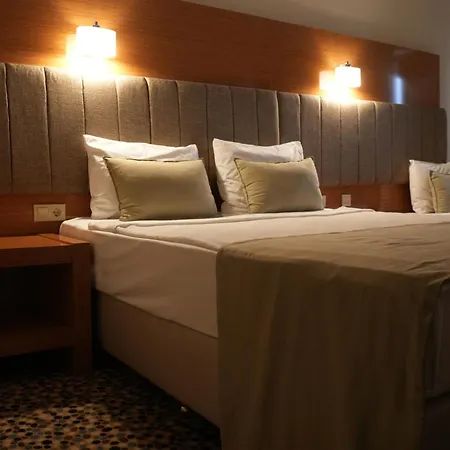 Ada Newday Κουσάντασι