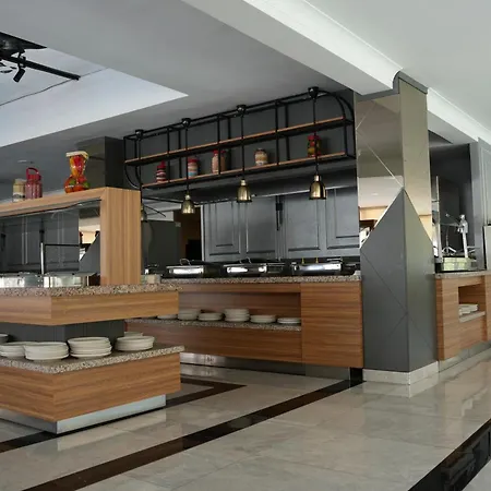 Ada Newday Κουσάντασι