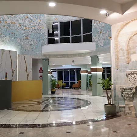 Ada Newday Κουσάντασι