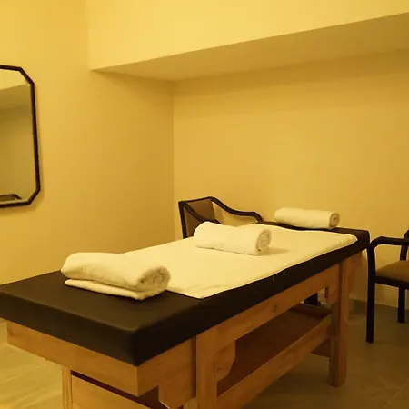 Ada Newday Κουσάντασι